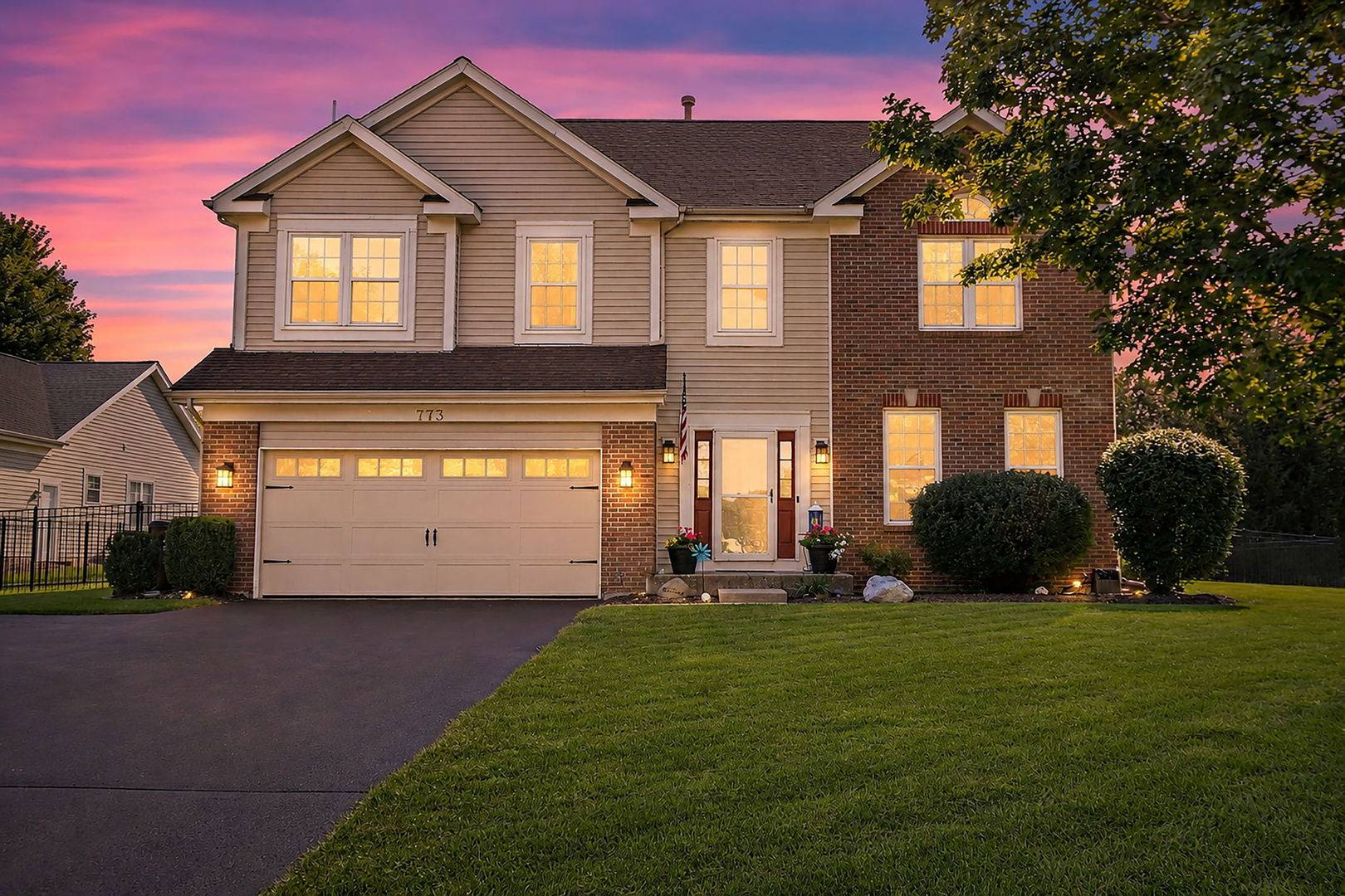 773 Providence LN, Crystal Lake, IL 60012