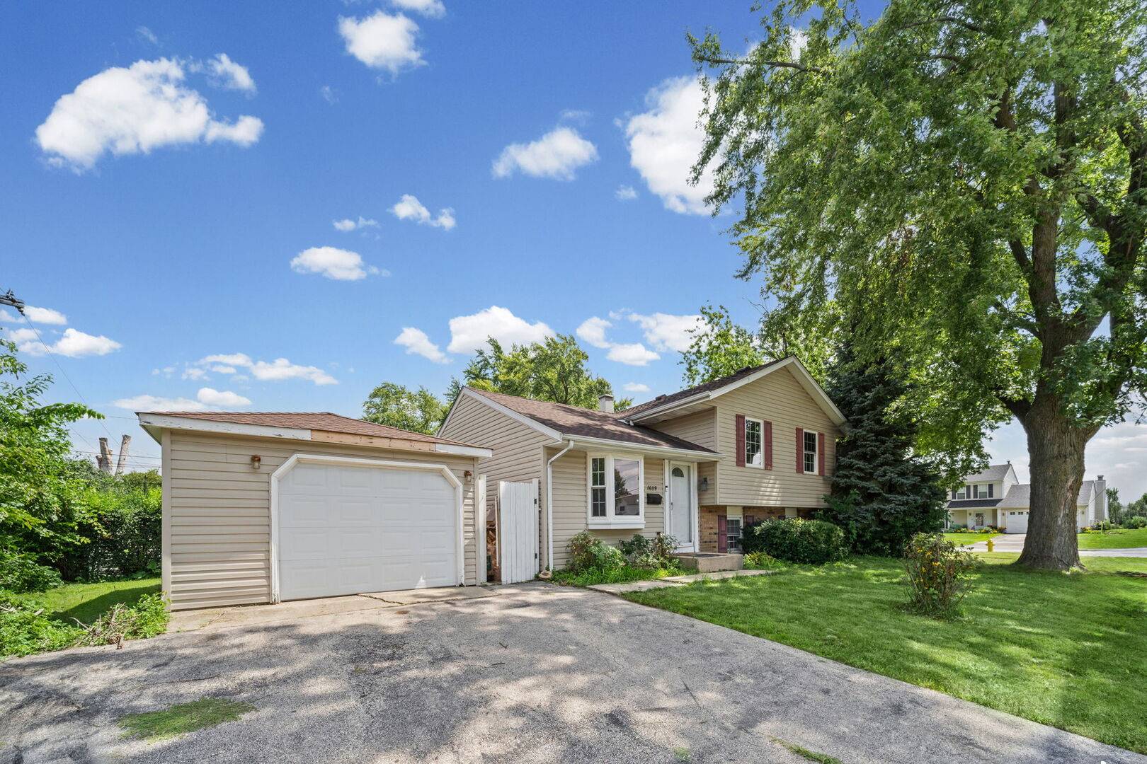 1609 Friedrich ST, Glendale Heights, IL 60139