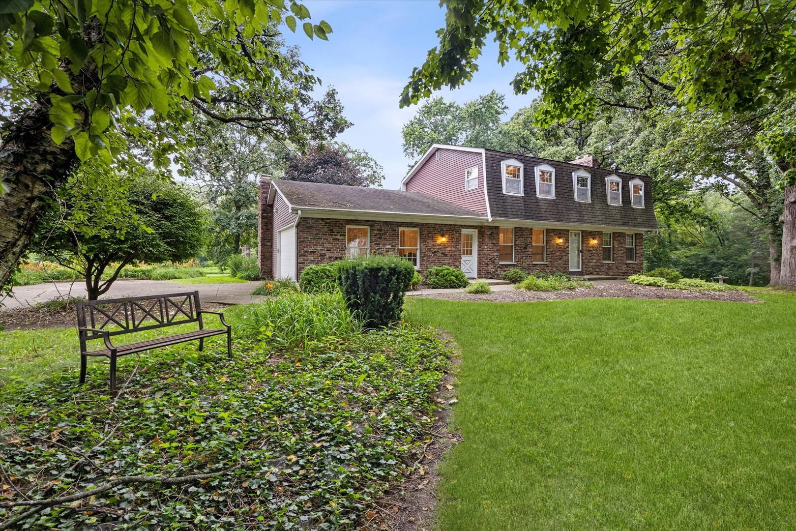2s730 White Oak LN, Batavia, IL 60510