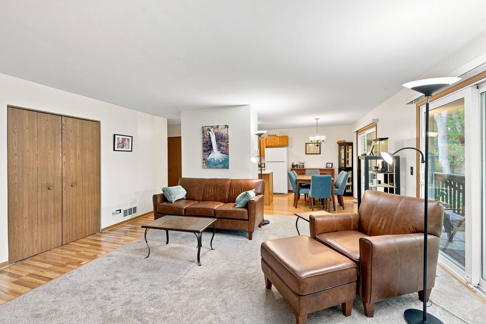 305 N Airlite ST #A, Elgin, IL 60123