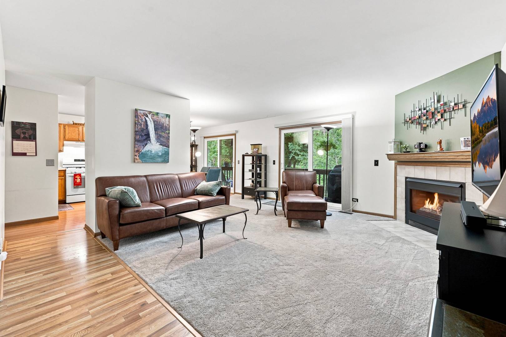 305 N Airlite ST #A, Elgin, IL 60123
