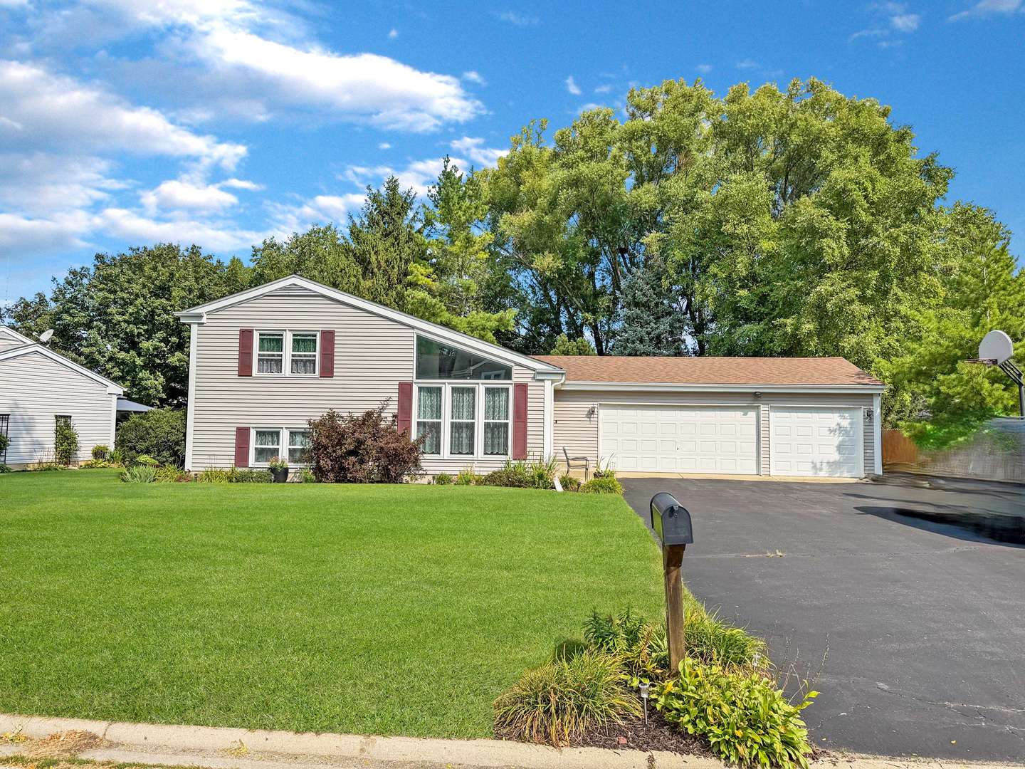 714 Walnut LN, Marengo, IL 60152