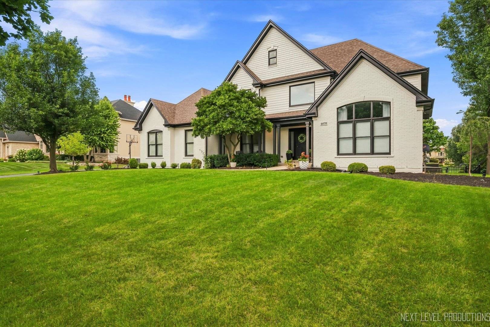 4070 Meadow View DR, St. Charles, IL 60175