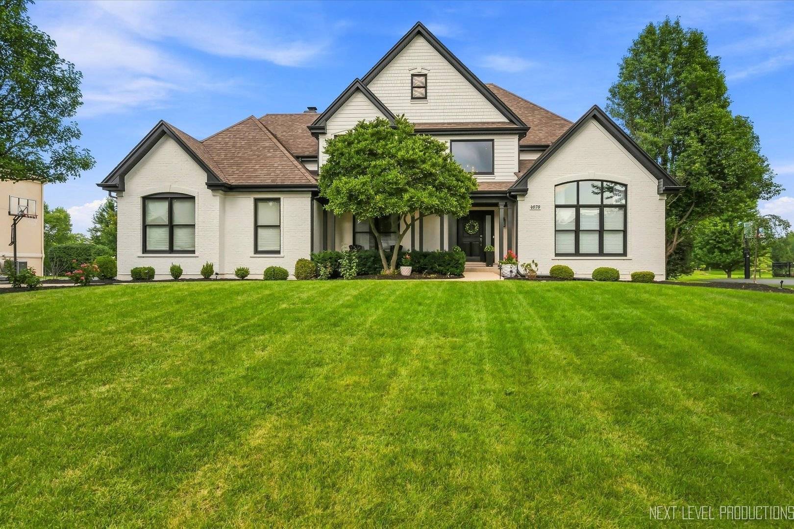 4070 Meadow View DR, St. Charles, IL 60175