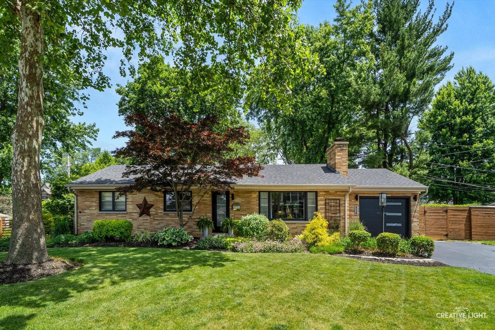 516 S Sleight ST, Naperville, IL 60540