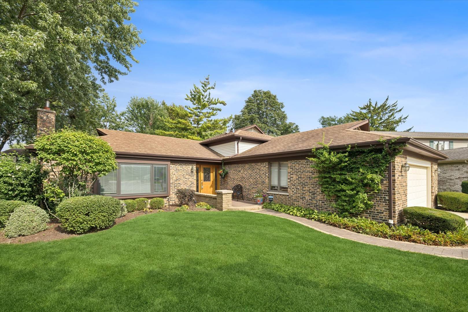 1414 W Allison CT, Arlington Heights, IL 60005