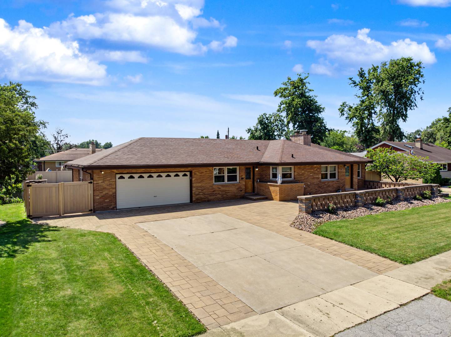 378 Oakwood DR, Crete, IL 60417