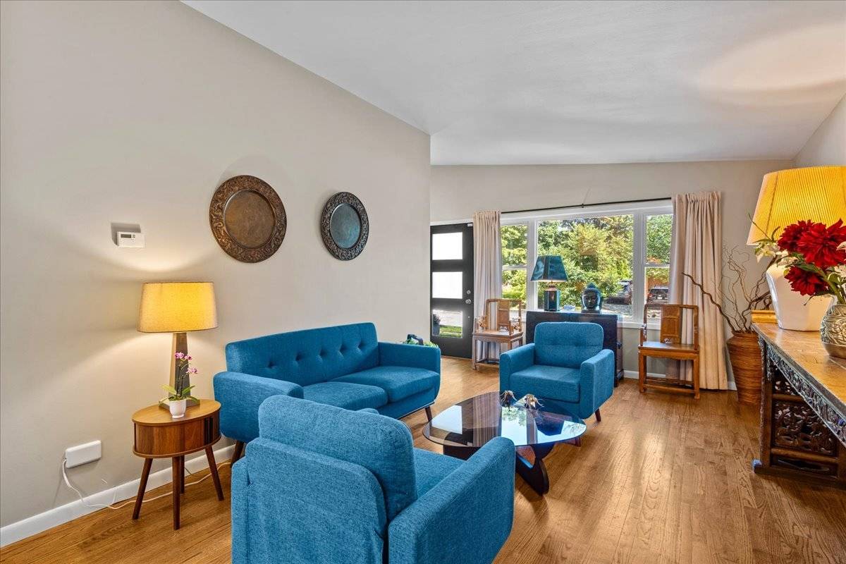 872 Virginia RD, Highland Park, IL 60035
