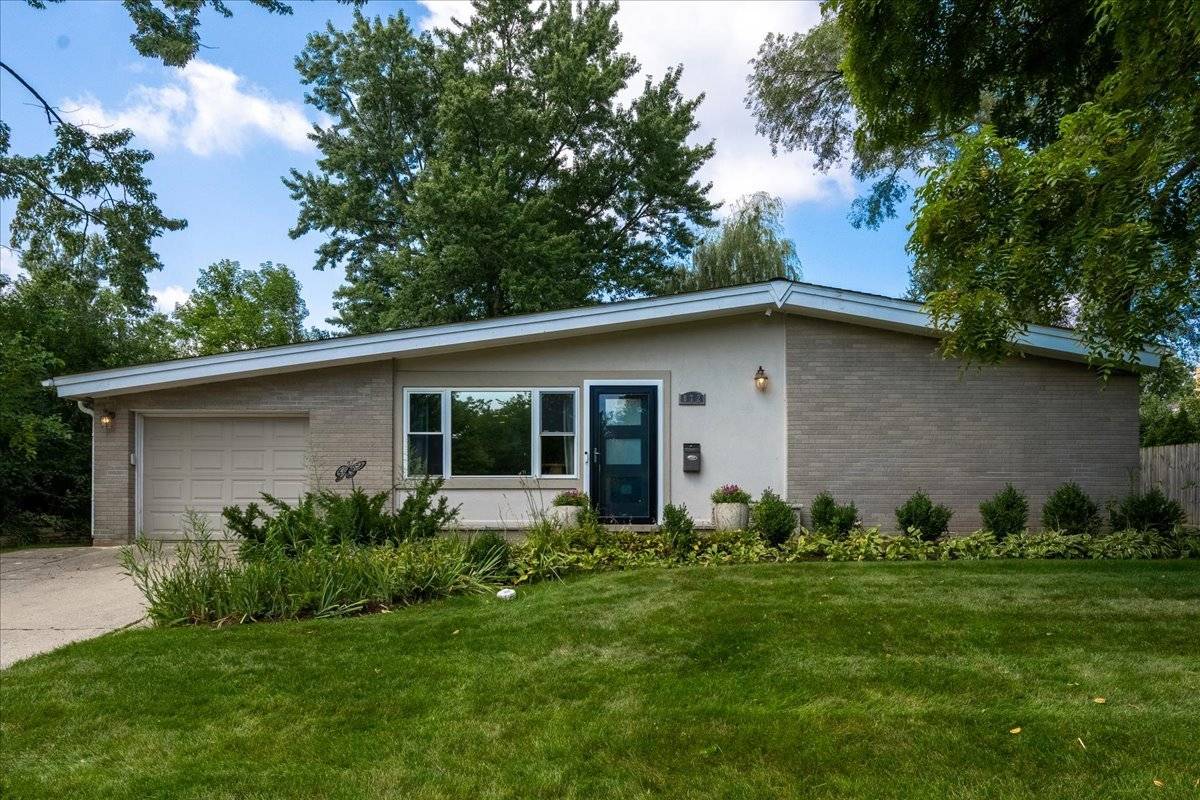 872 Virginia RD, Highland Park, IL 60035