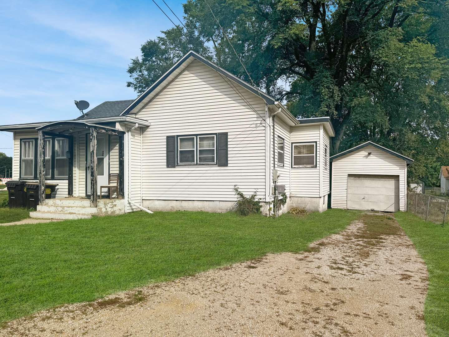 611 S Adams AVE, Freeport, IL 61032