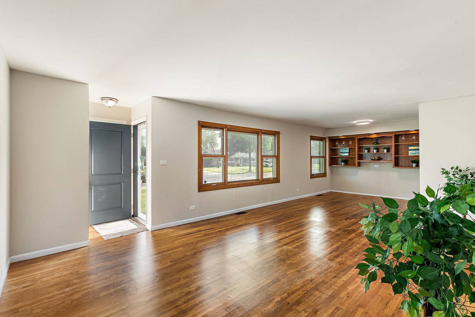 220 Kingman LN, Hoffman Estates, IL 60169