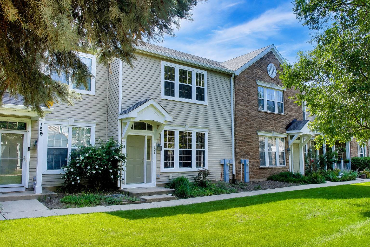 131 Springbrook TRL S, Oswego, IL 60543