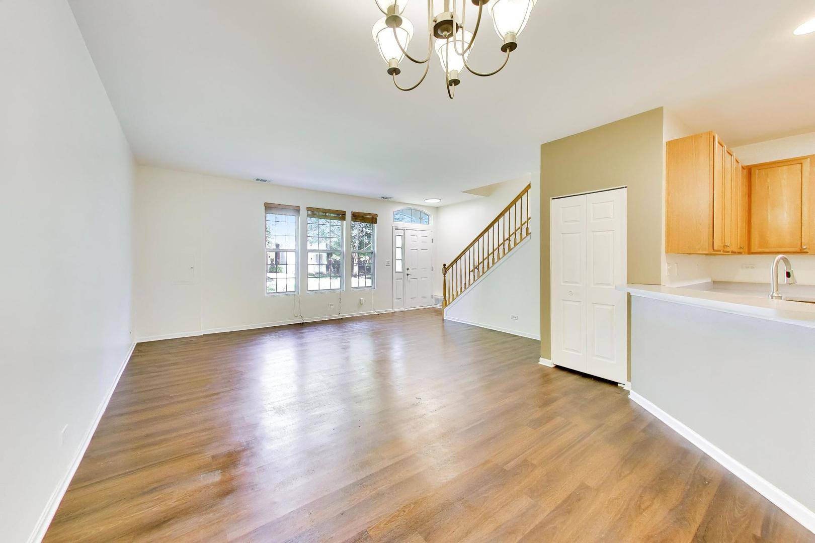 131 Springbrook TRL S, Oswego, IL 60543