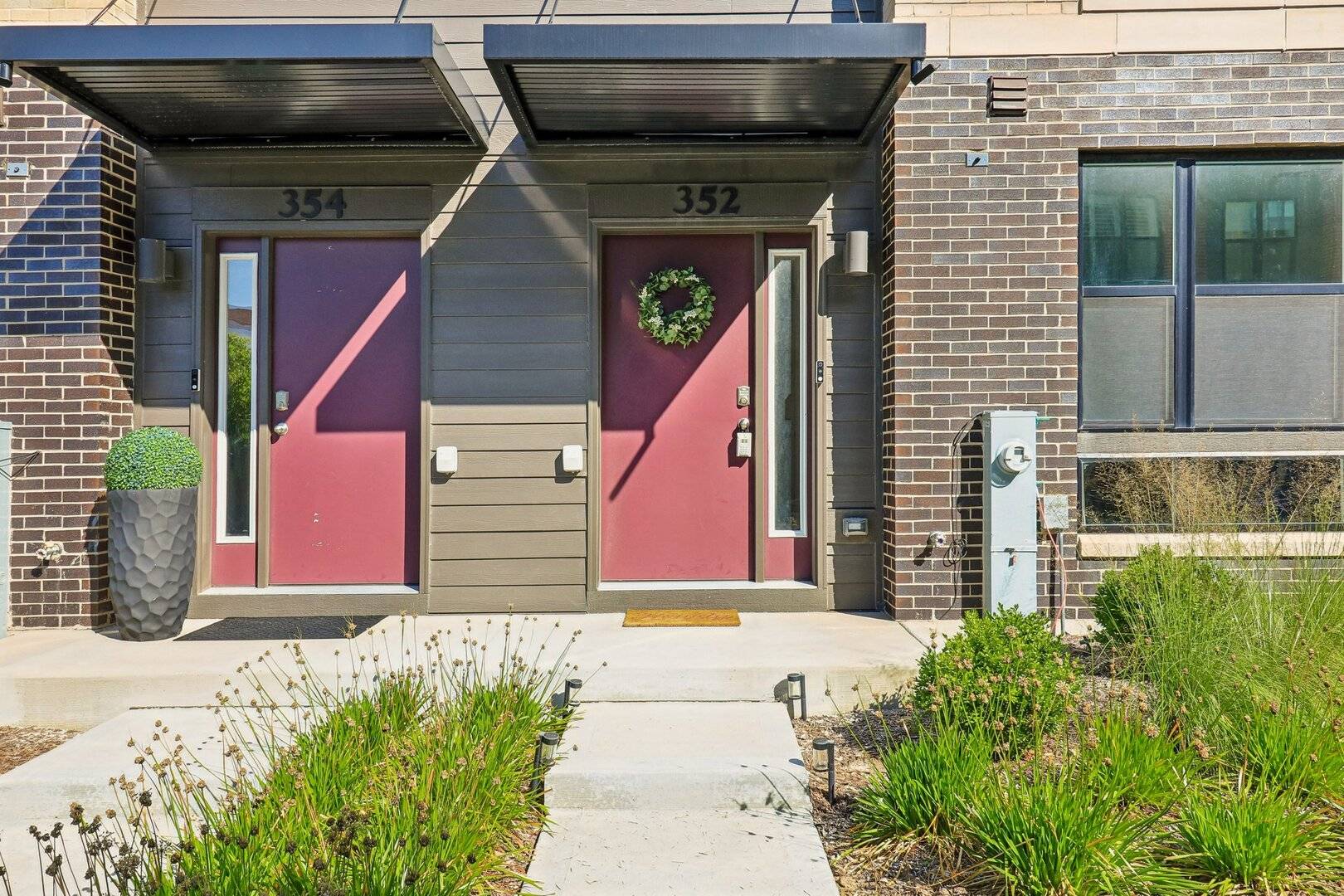 352 Summit CIR, Lombard, IL 60148