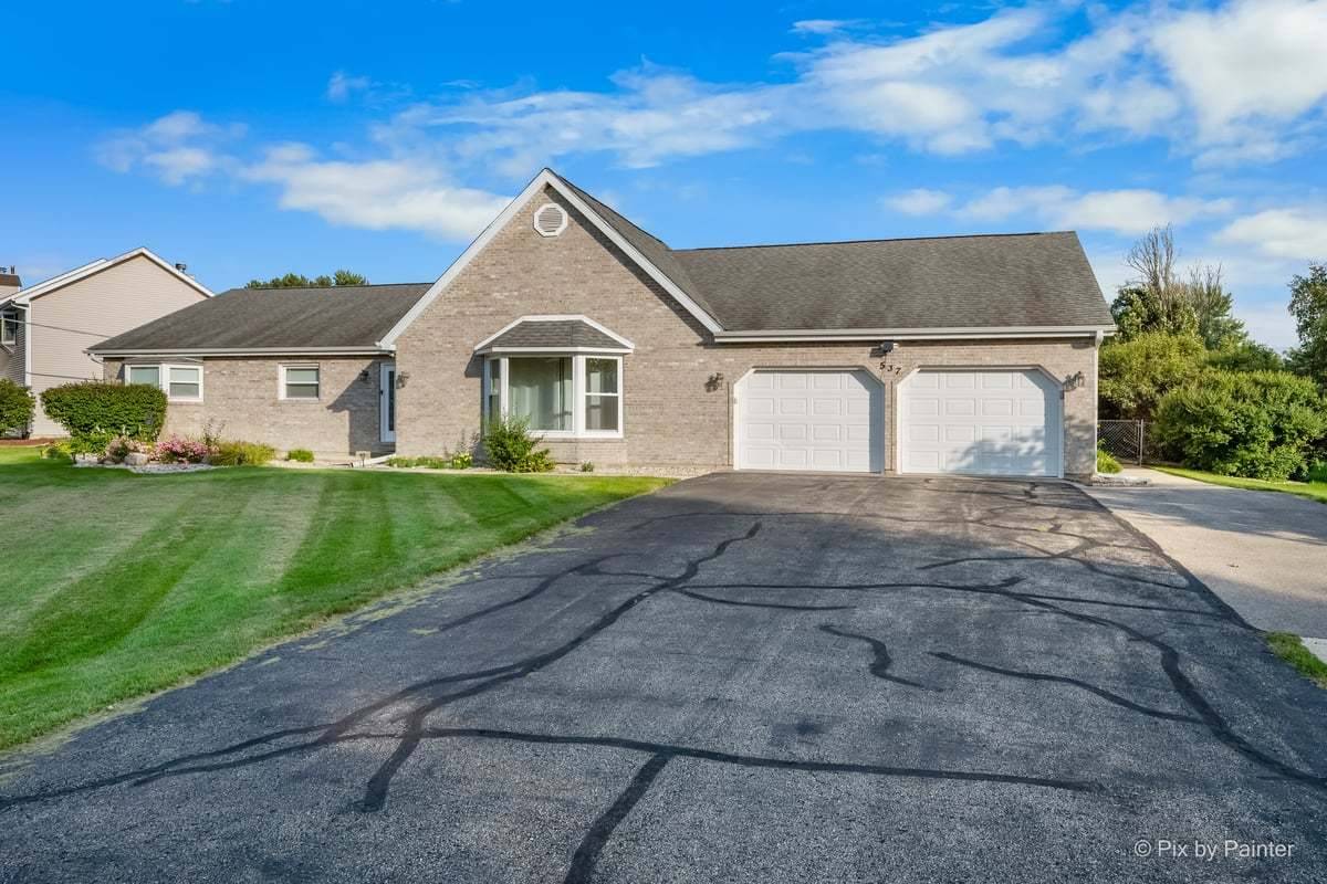537 Erma DR, Lake Holiday, IL 60552