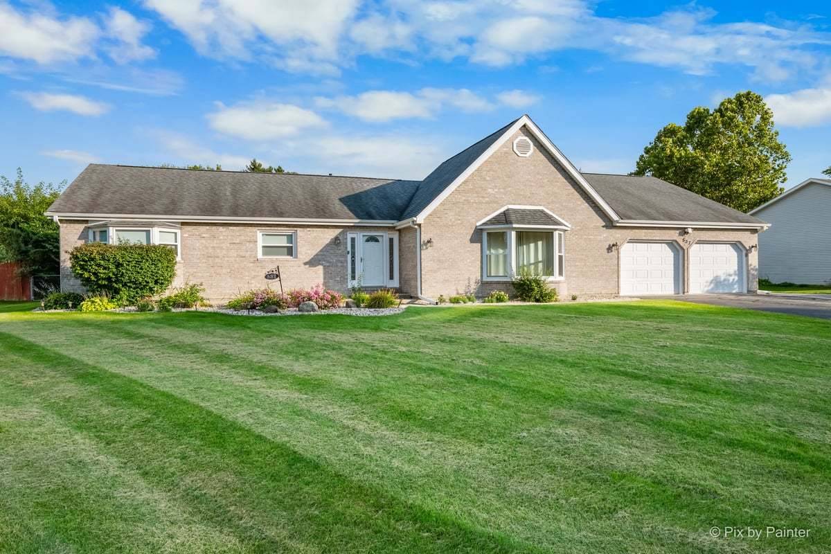 537 Erma DR, Lake Holiday, IL 60552