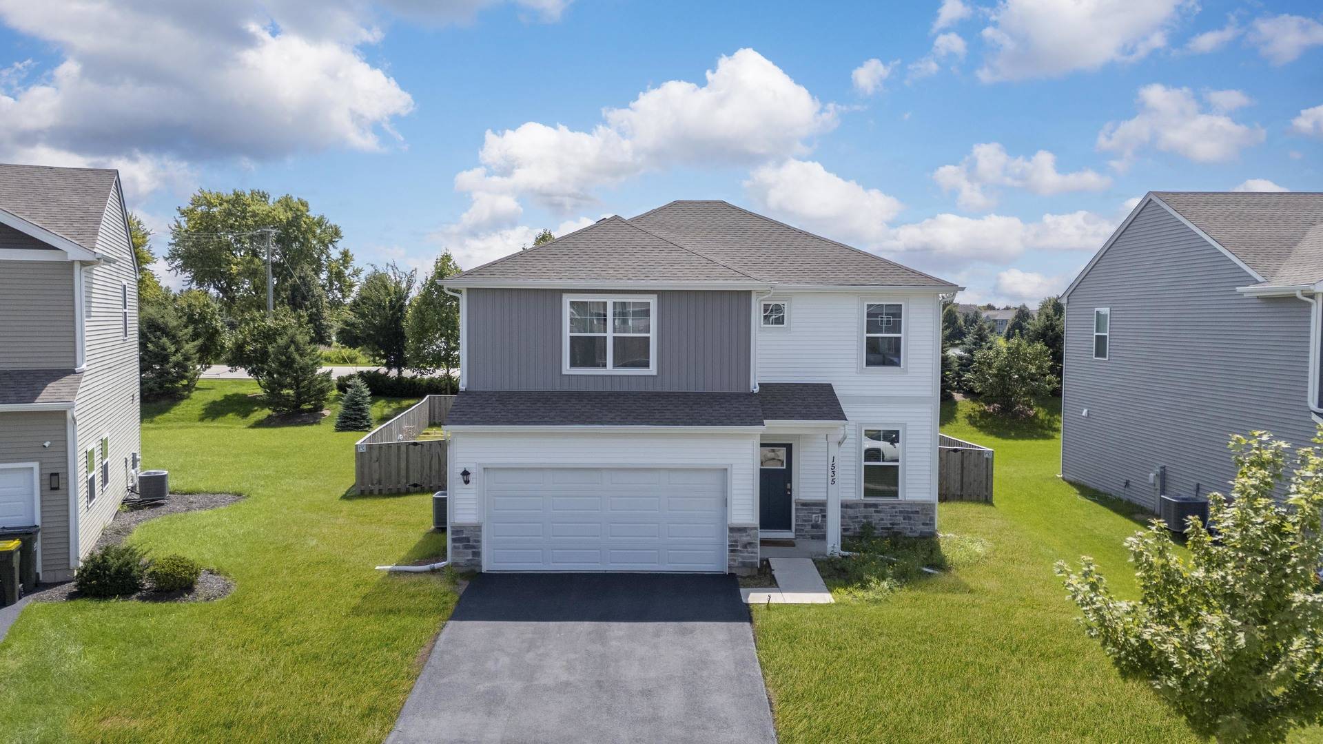 1535 Bayberry LN, Pingree Grove, IL 60140