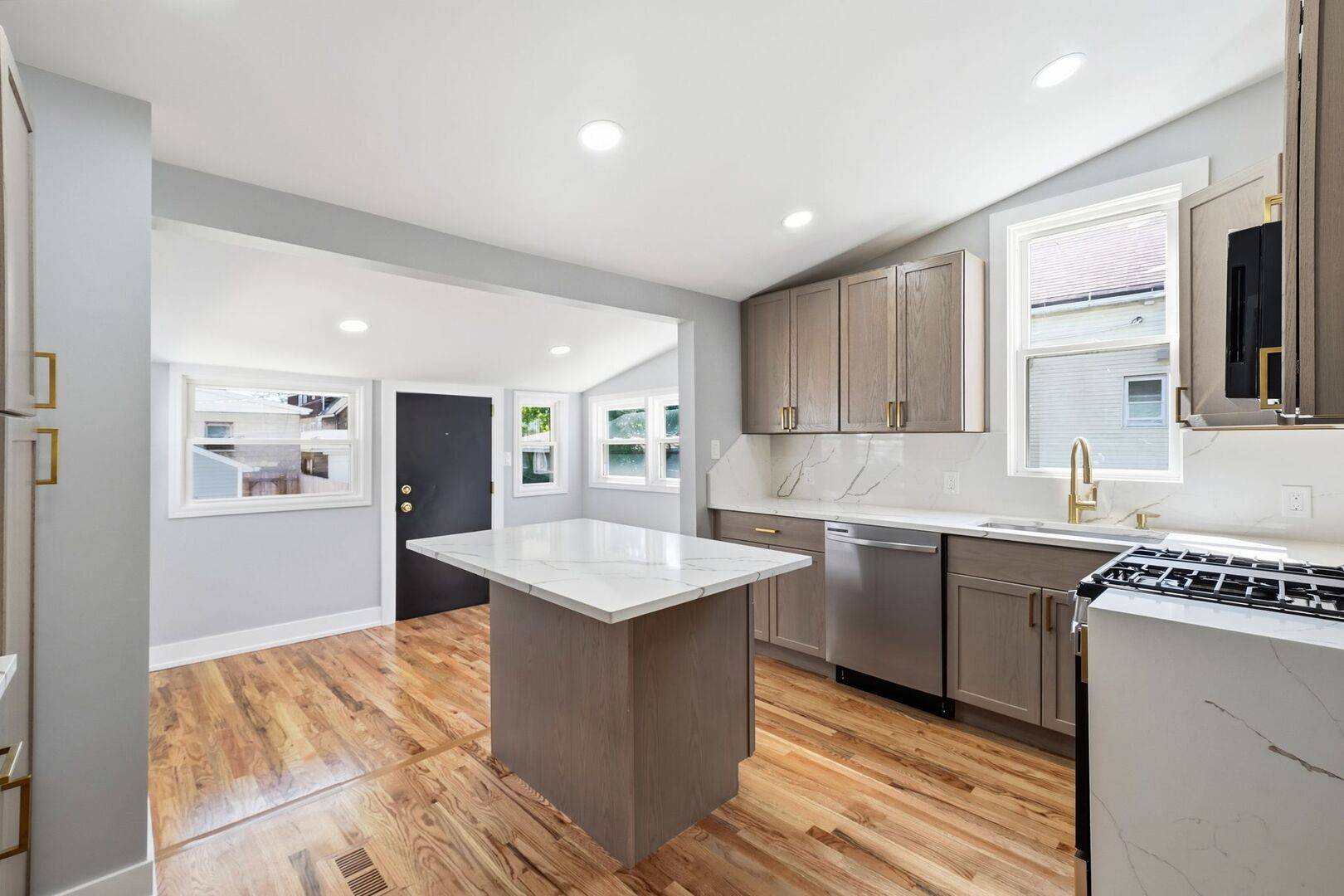 10825 S Avenue H, Chicago, IL 60617