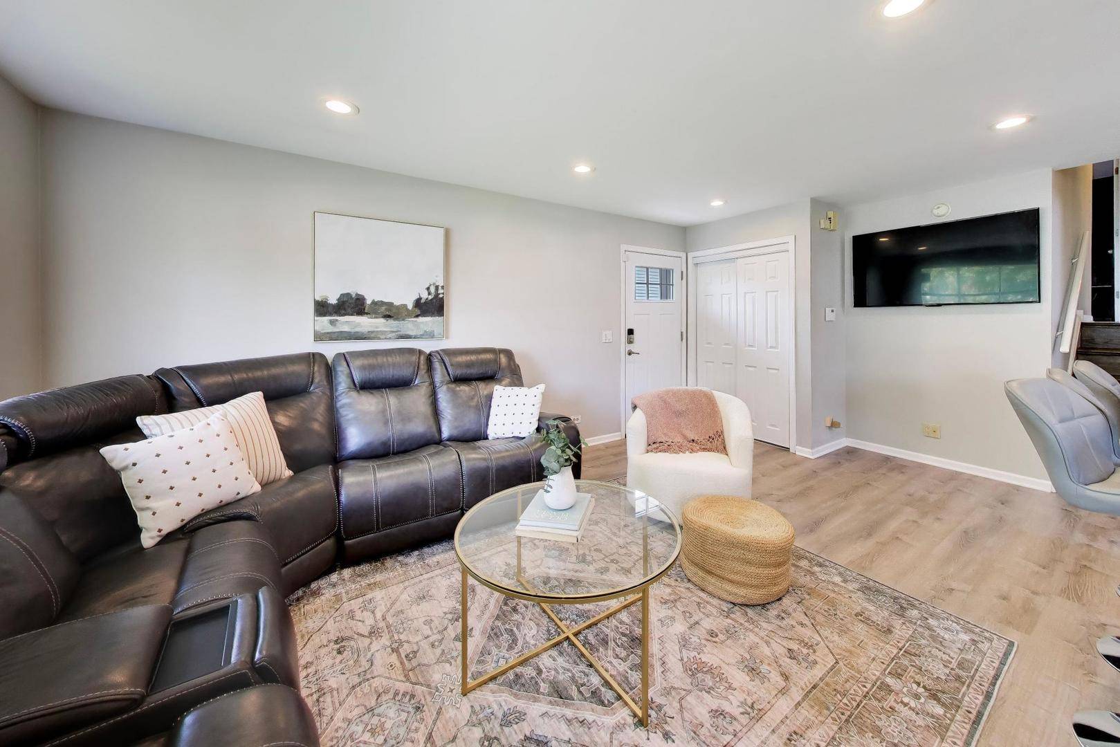 3S570 Elizabeth AVE, Warrenville, IL 60555