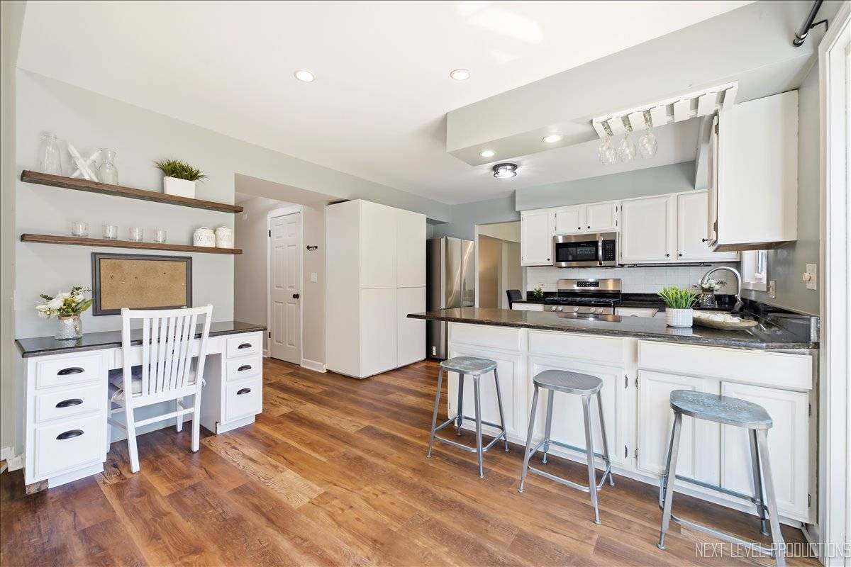 2803 Springdale CIR, Naperville, IL 60564