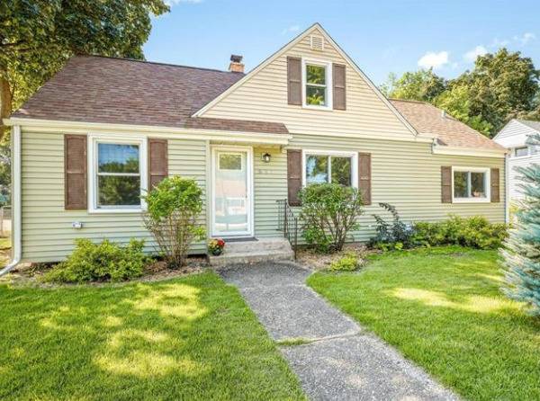 631 Sheridan DR, Loves Park, IL 61111