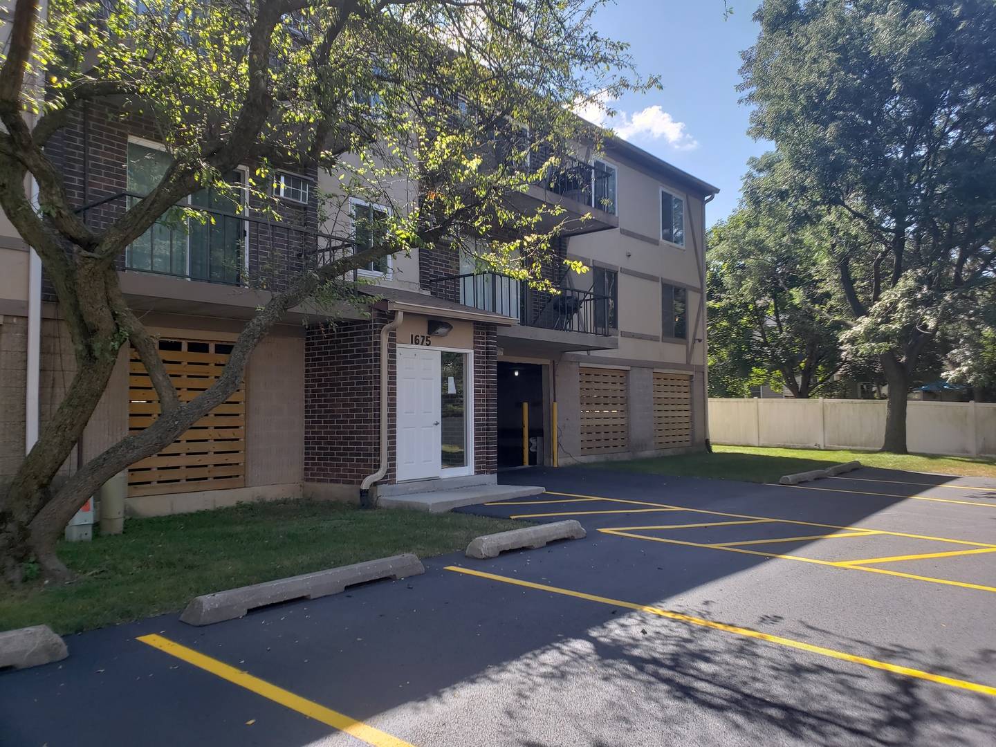 1675 Kiowa CIR #103, Naperville, IL 60565