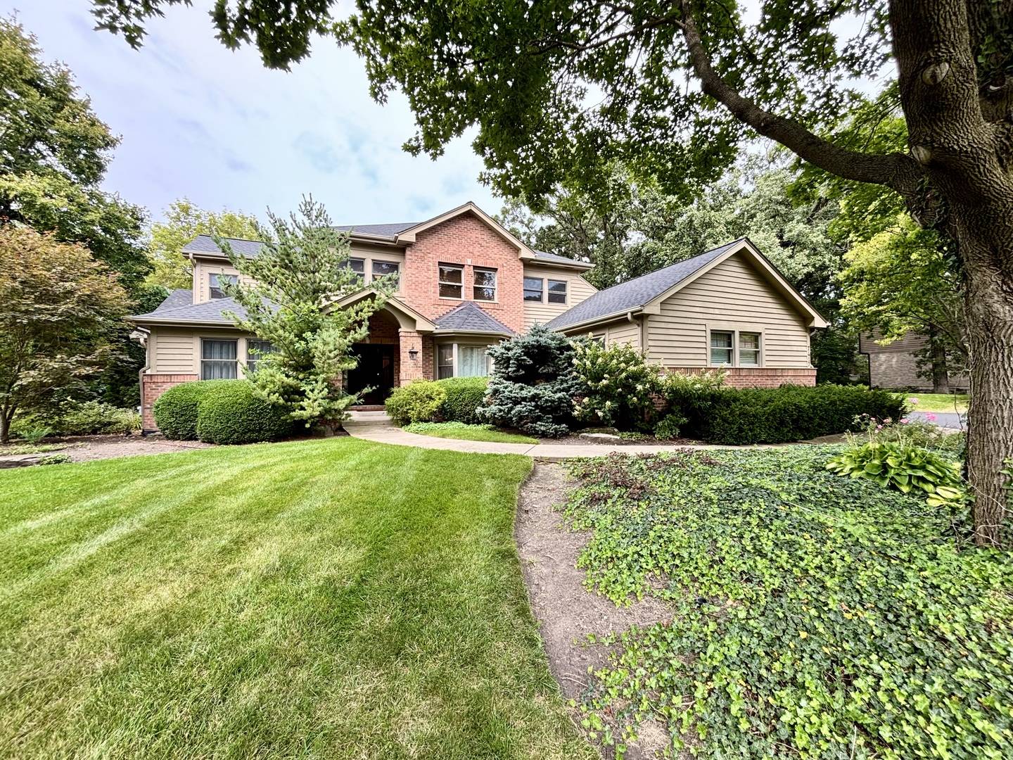 7417 Inverway DR, Lakewood, IL 60014