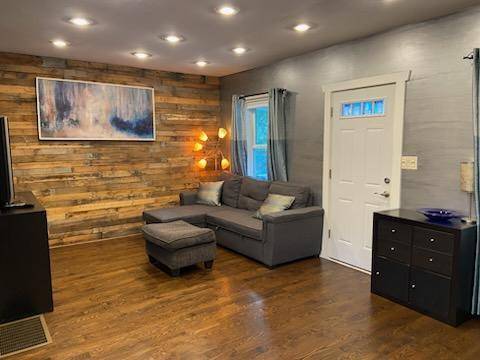 3655 N Page AVE, Chicago, IL 60634