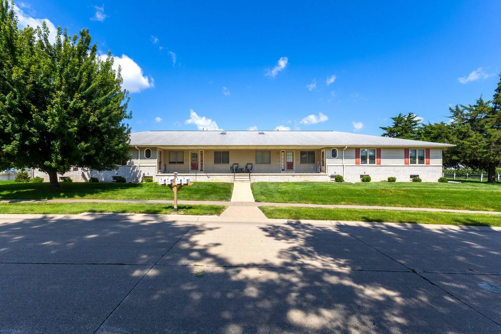1233 47th Ave CT #16, East Moline, IL 61244