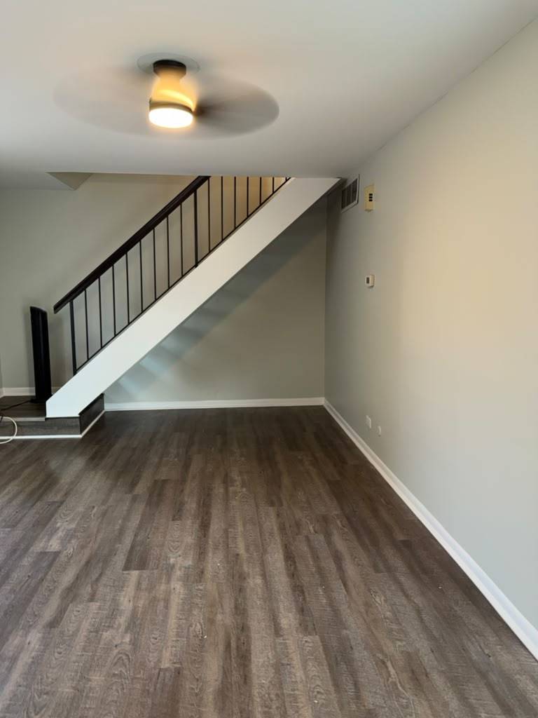 302 Creekside DR, Vernon Hills, IL 60061