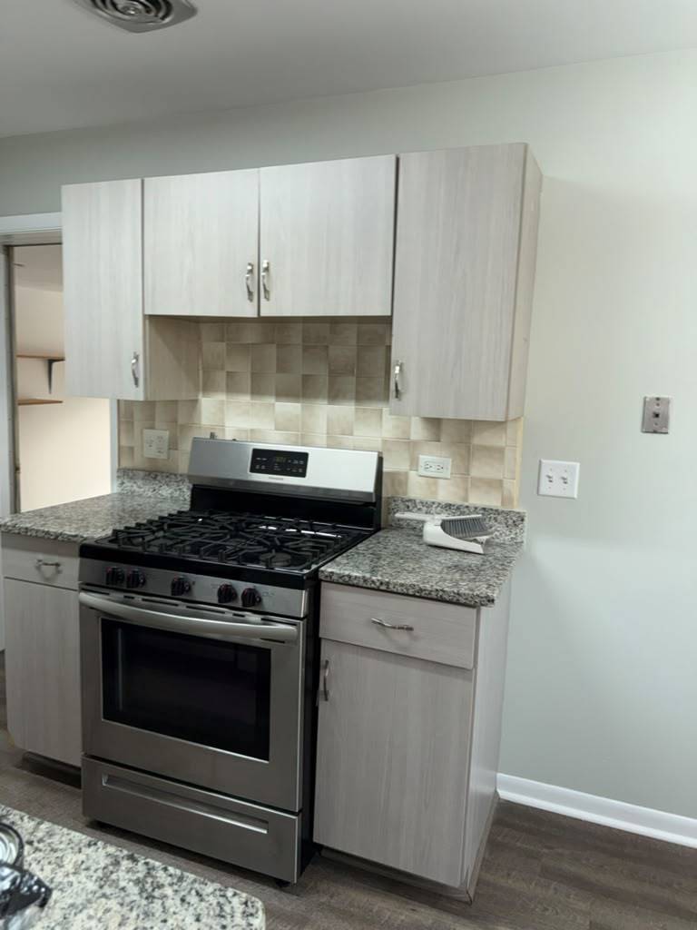 302 Creekside DR, Vernon Hills, IL 60061