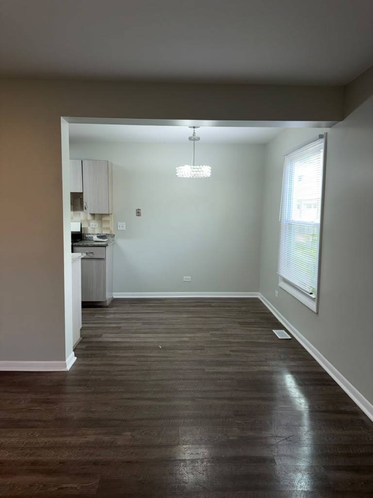 302 Creekside DR, Vernon Hills, IL 60061