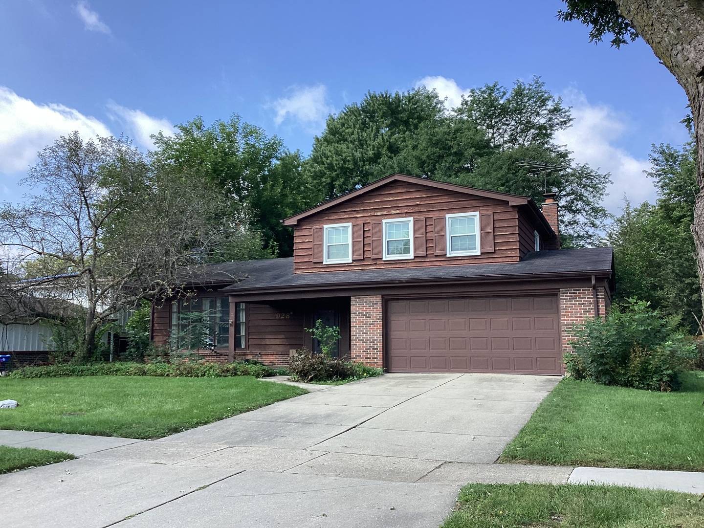 928 N Rohlwing RD, Palatine, IL 60074
