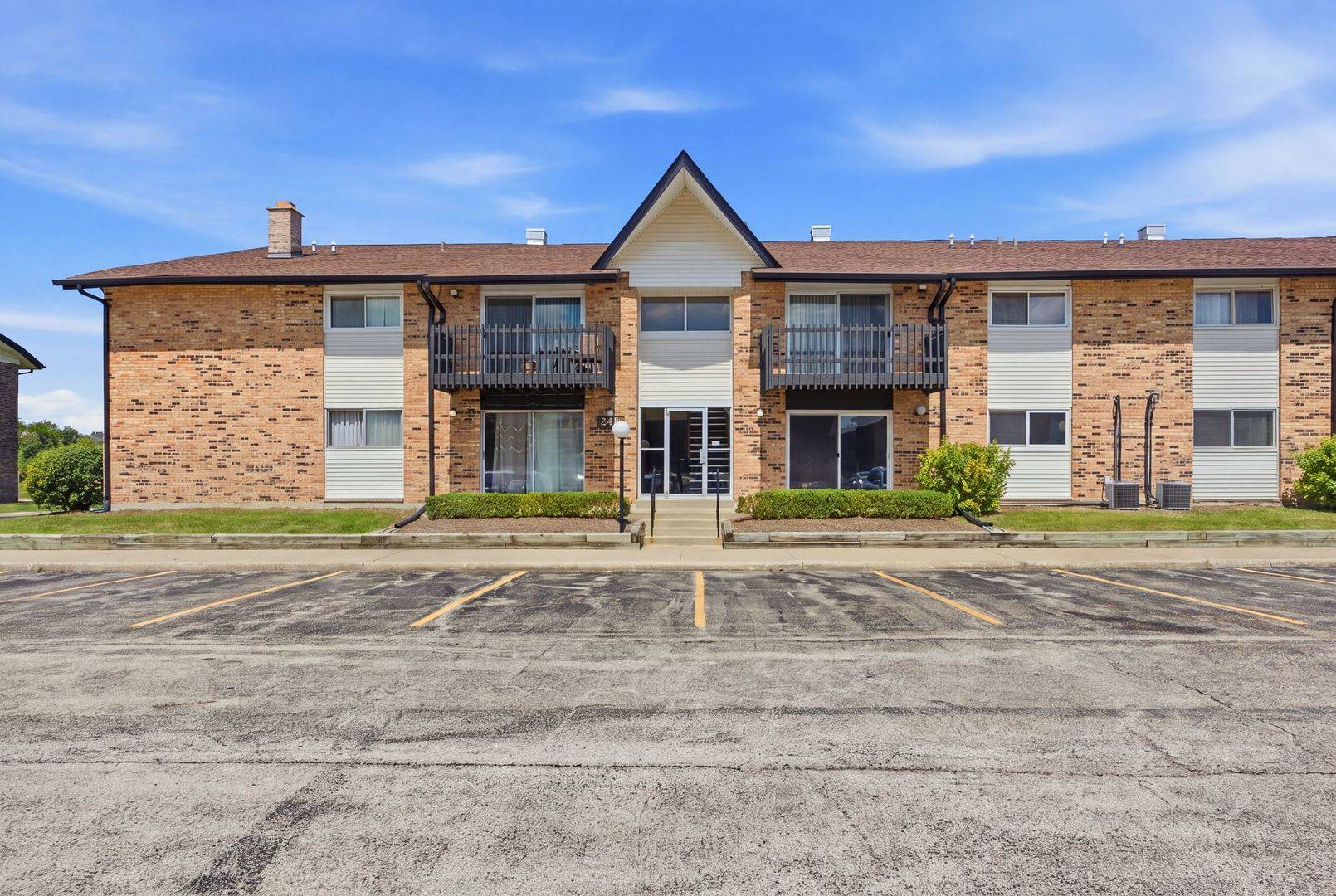 24B Kingery Quarter #106, Willowbrook, IL 60527