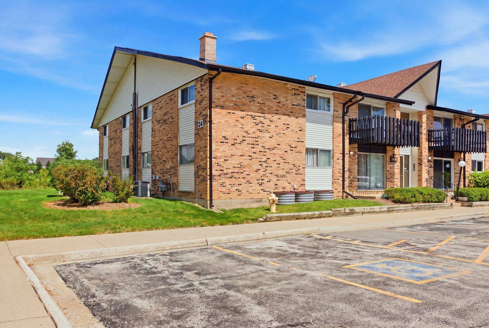 24B Kingery Quarter #106, Willowbrook, IL 60527