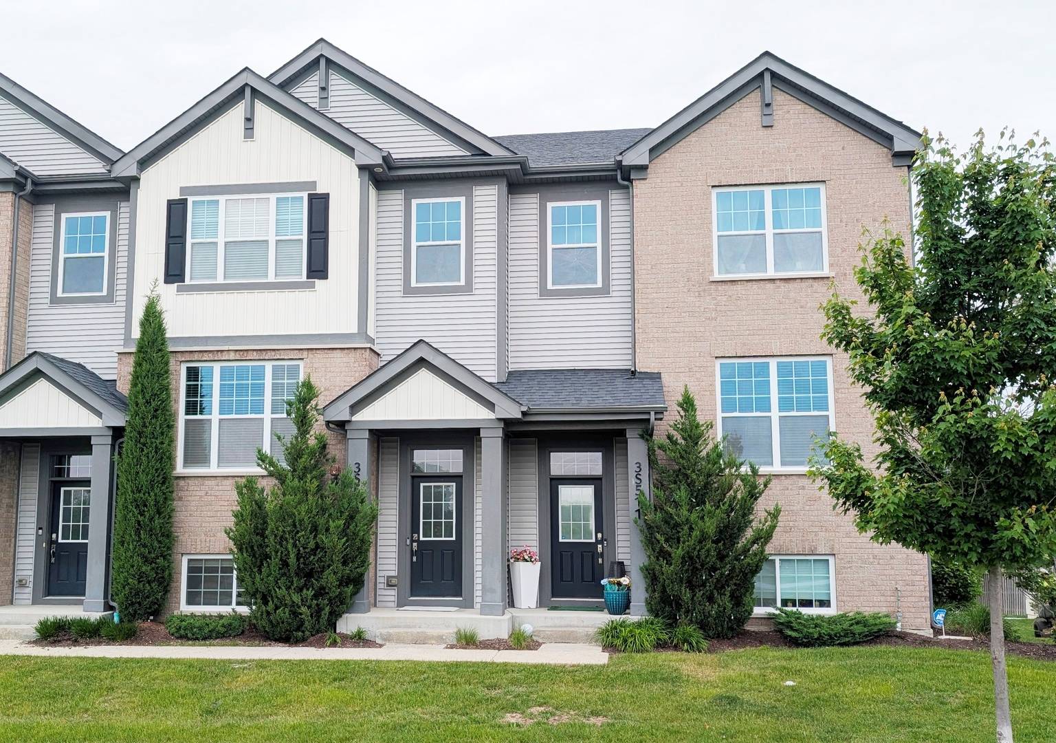 3S513 Barkley AVE, Warrenville, IL 60563