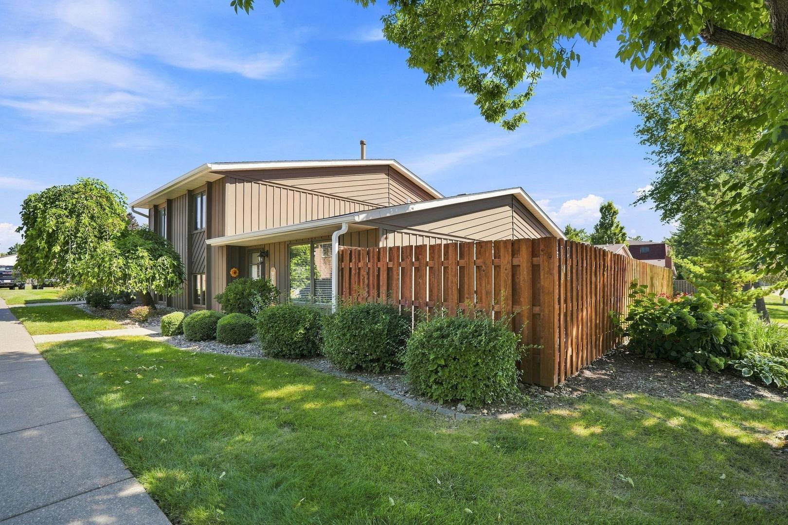 1143 48TH AVE, East Moline, IL 61244