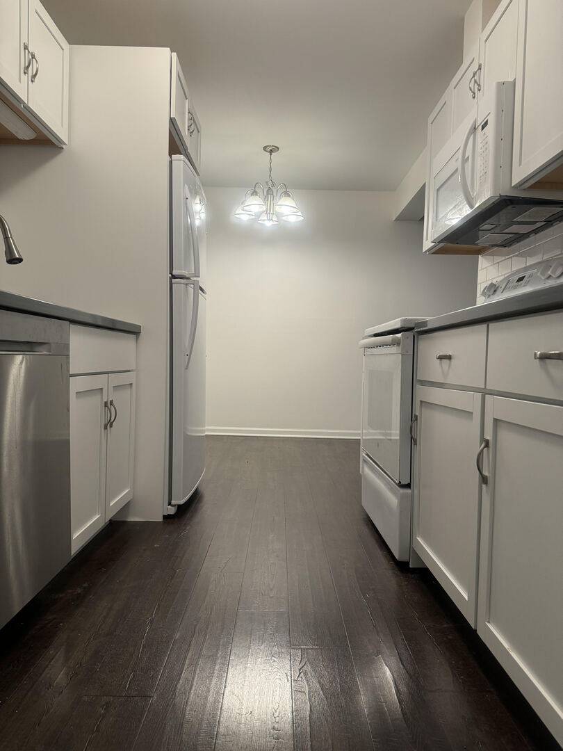 675 GROVE DR #113, Elk Grove Village, IL 60007