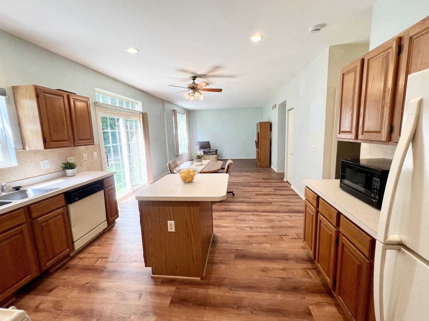 650 Glenbrook RD, Crystal Lake, IL 60012