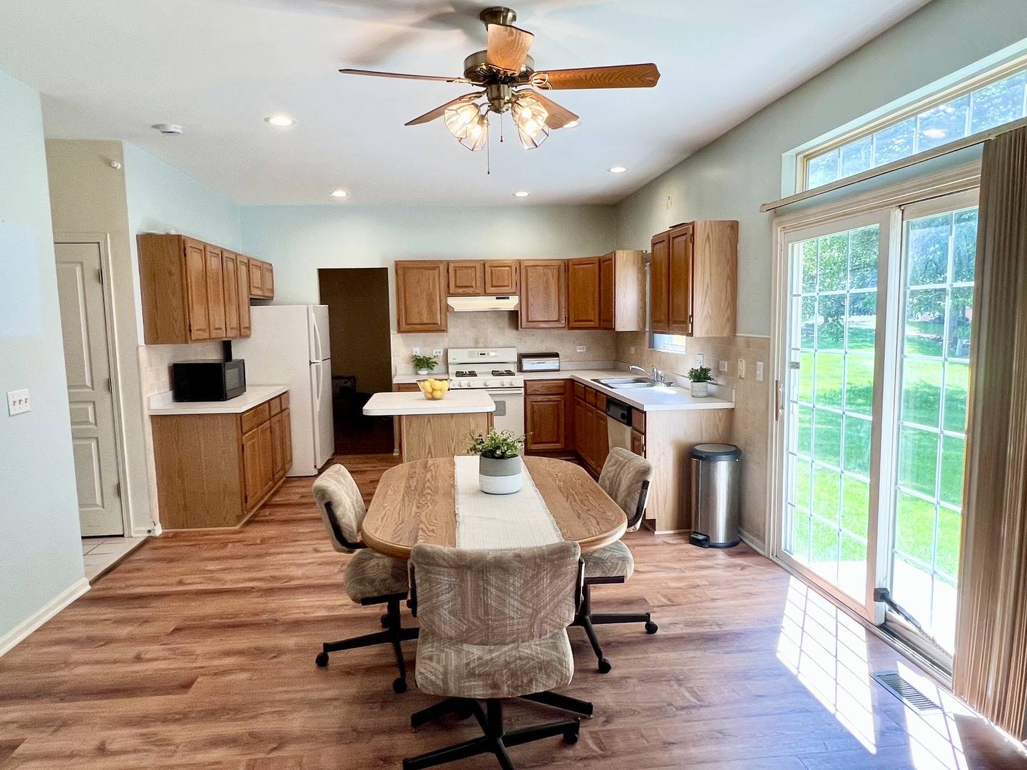 650 Glenbrook RD, Crystal Lake, IL 60012