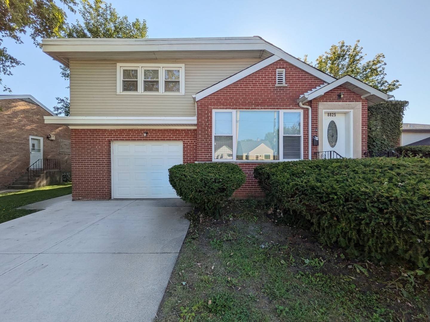 8825 S California AVE, Evergreen Park, IL 60805