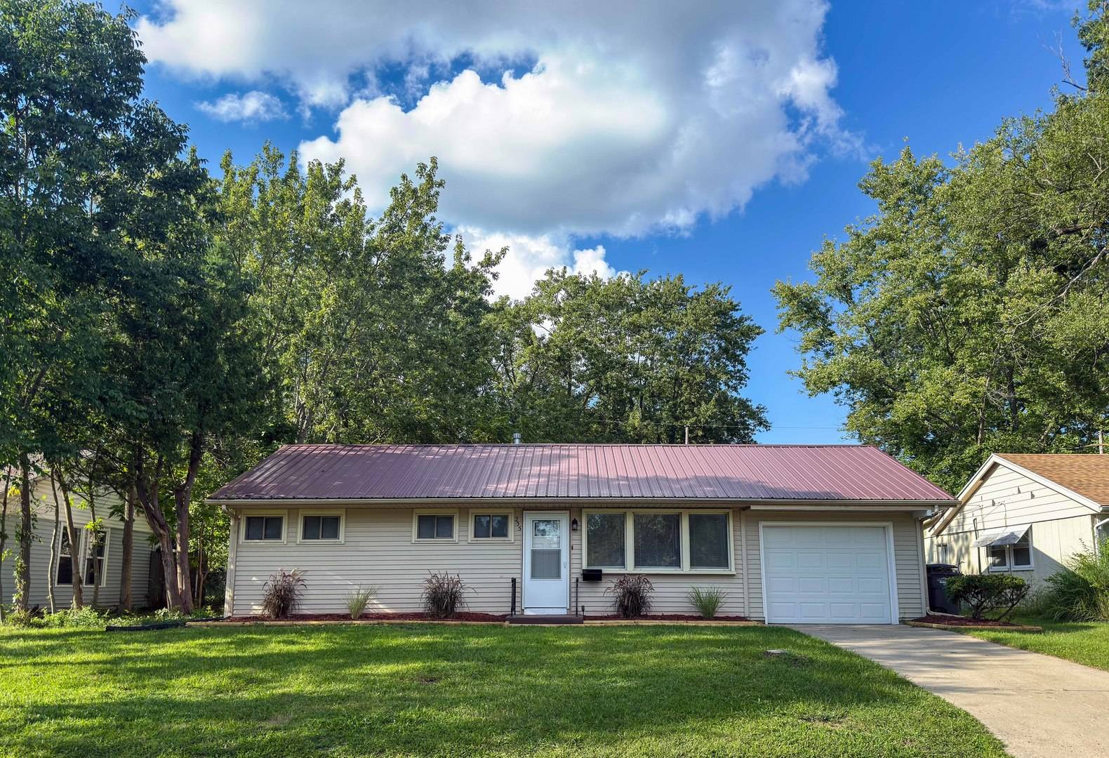 235 Dawn AVE, Danville, IL 61832