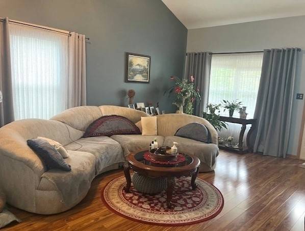 1005 Singer AVE, Lemont, IL 60439