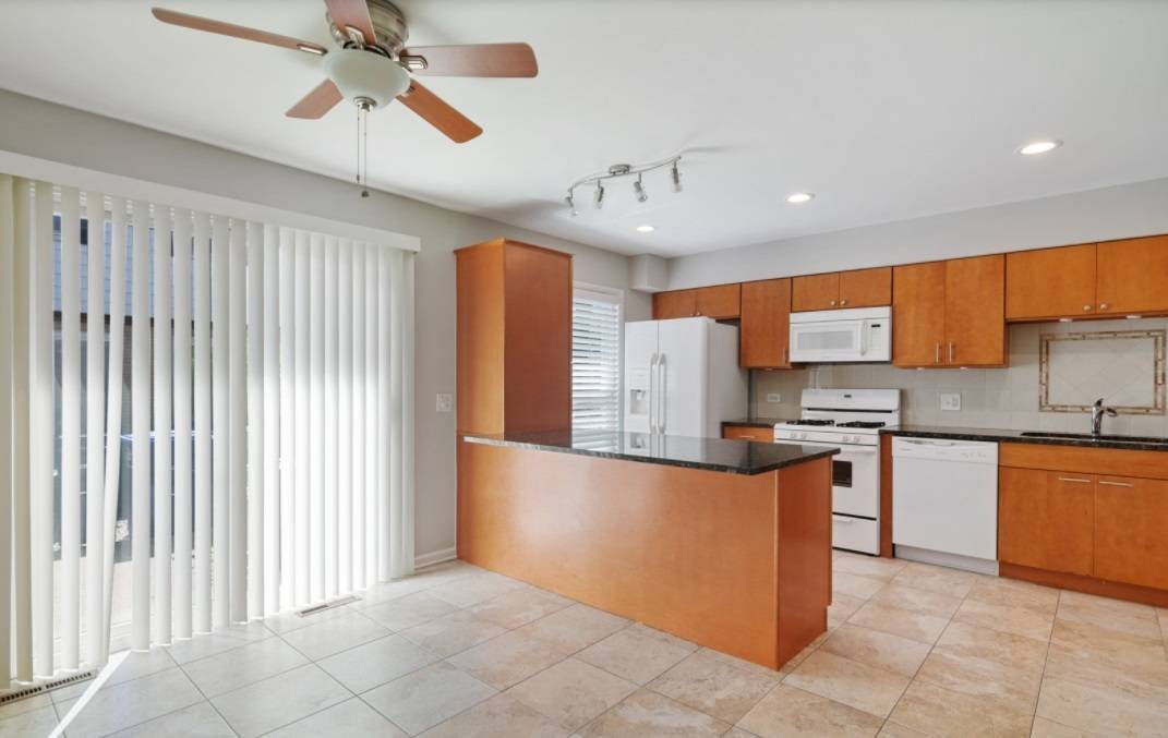 901 Waukegan RD #B, Deerfield, IL 60015