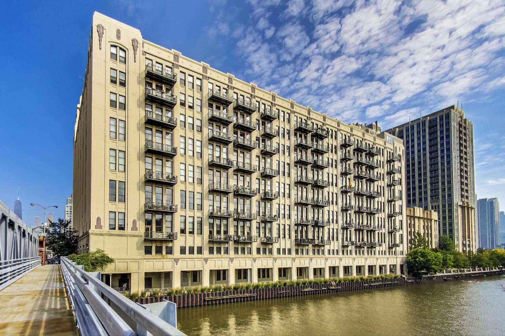 758 N LARRABEE ST #509, Chicago, IL 60654