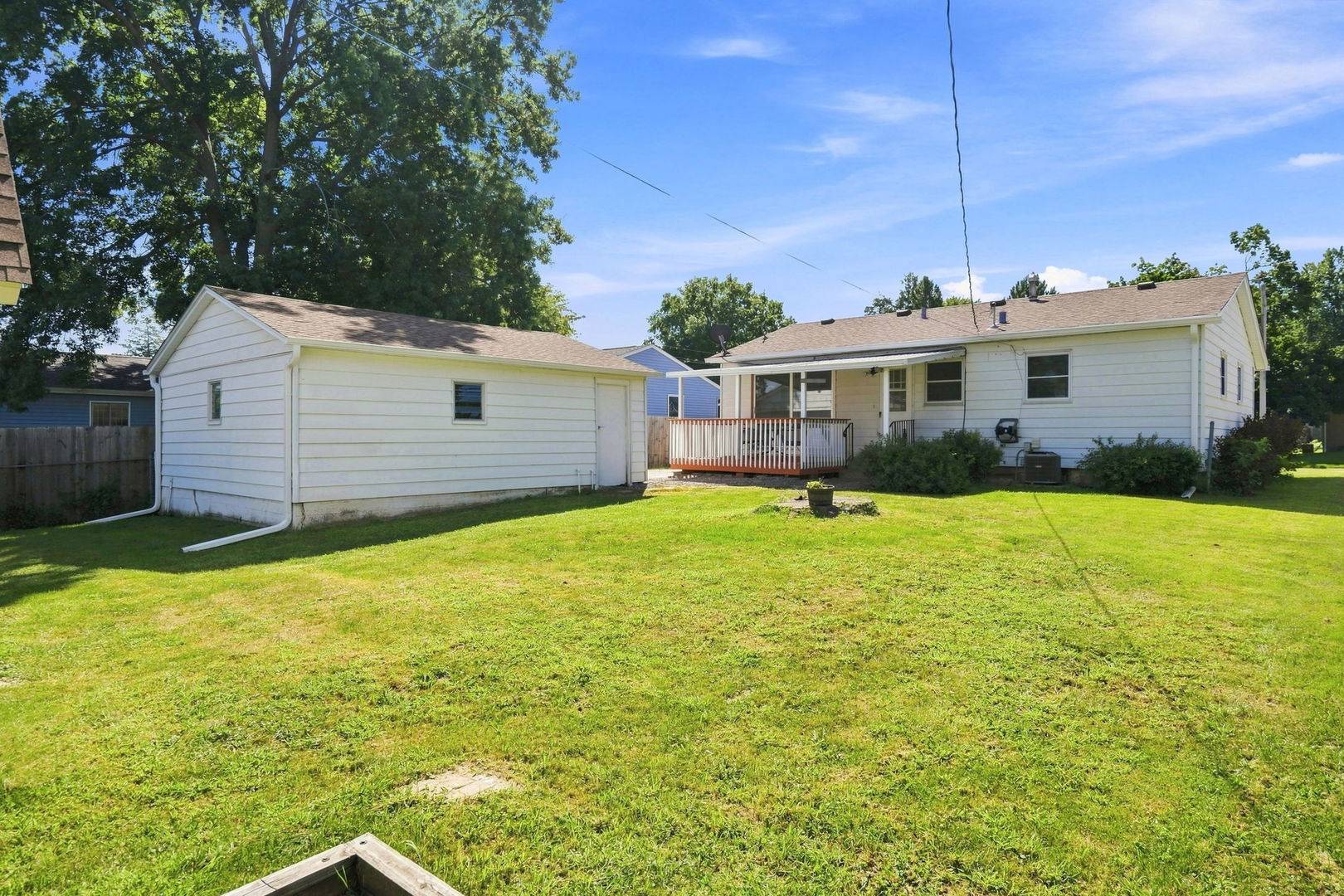 3916 W LOMBARD ST, Davenport, IA 52804