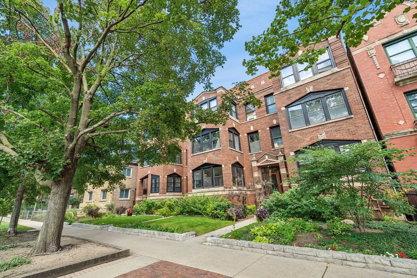 5487 S Cornell AVE #3, Chicago, IL 60615