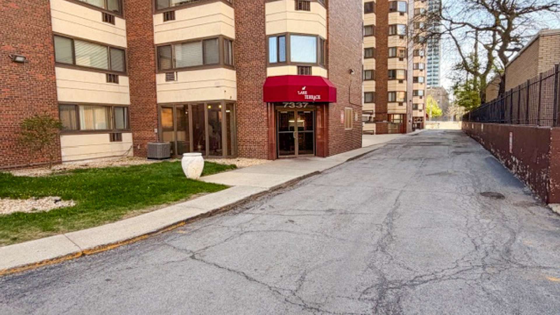 7337 S South Shore DR #1212, Chicago, IL 60649