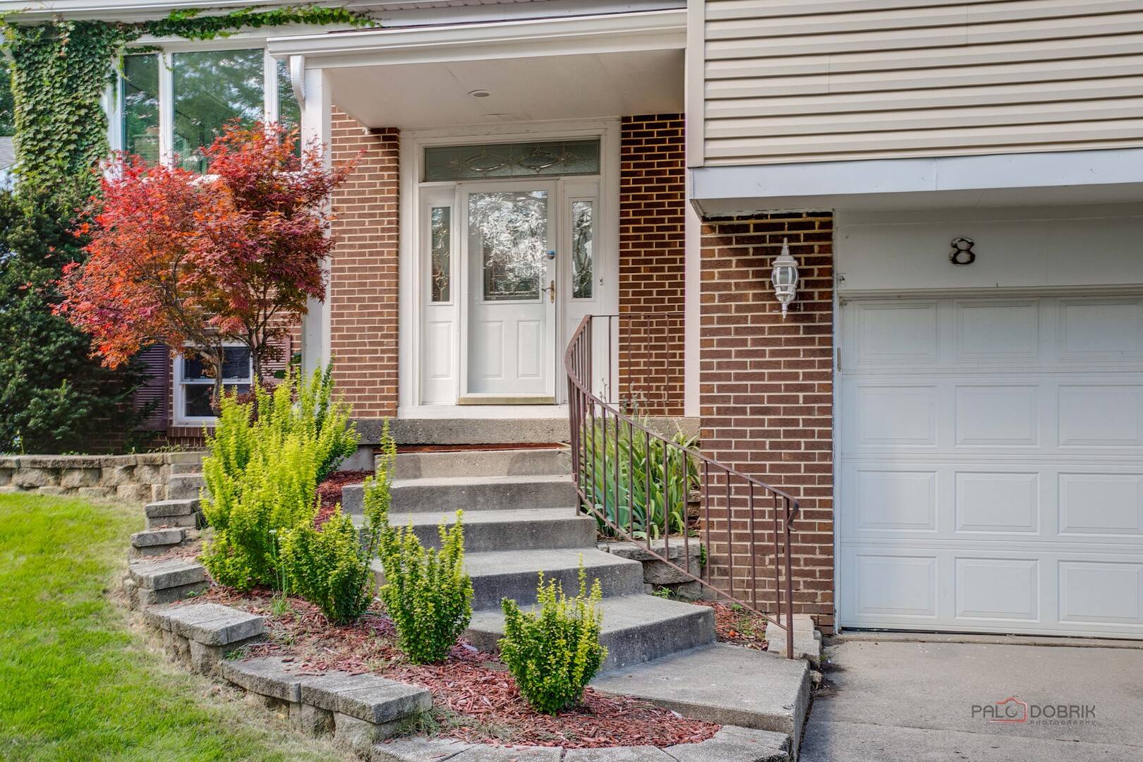 8 Lindon LN, Vernon Hills, IL 60061