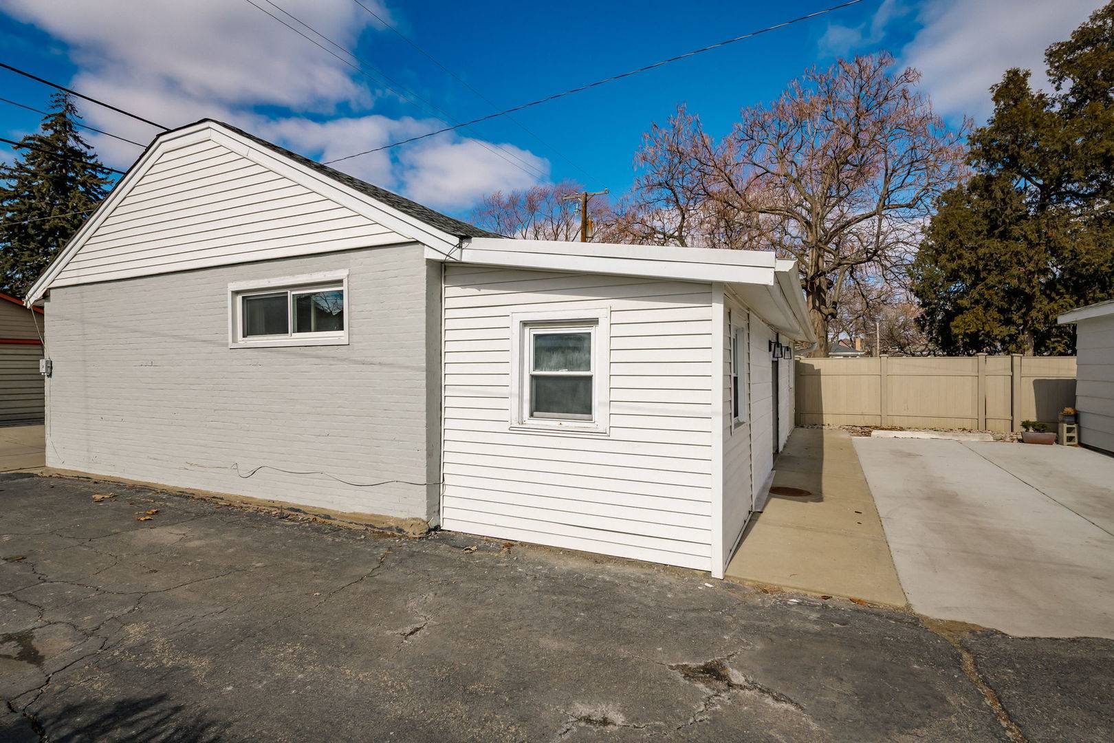 931 Dunlop AVE #Coach, Forest Park, IL 60130